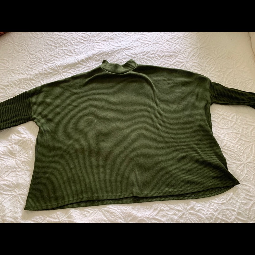 H&M Divided Olive Green Long Sleeve wide crop top